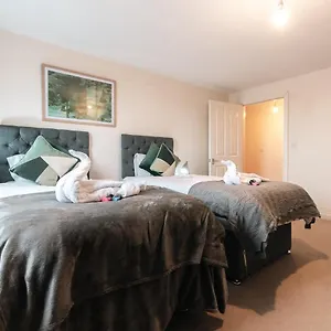 Centre Loft: Spacious 3-bed With Secure Parking Southampton