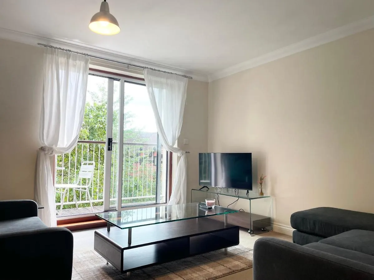 Best Price - Amazing 2 Bed 2 Bath - 4 Singles Or Super King Beds, 10 Min Walk To City Centre, 5 Minute Walk To Mayflower Theatre, Smart Tv, Ensuite, Balcony, Free Parking Southampton 0*,  United Kingdom