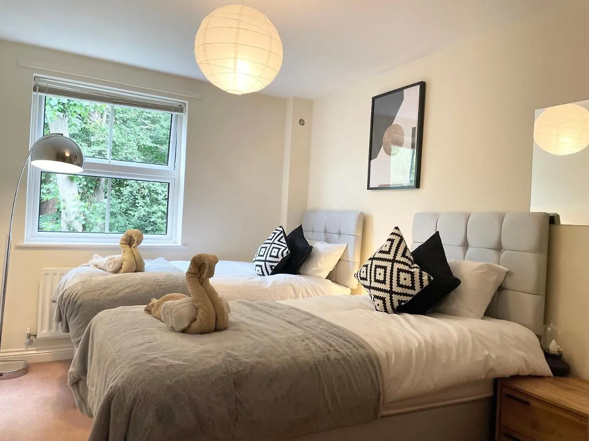 Apartment Best Price - Amazing 2 Bed 2 Bath - 4 Singles Or Super King Beds, 10 Min Walk To City Centre, 5 Minute Walk To Mayflower Theatre, Smart Tv, Ensuite, Balcony, Free Parking Southampton United Kingdom