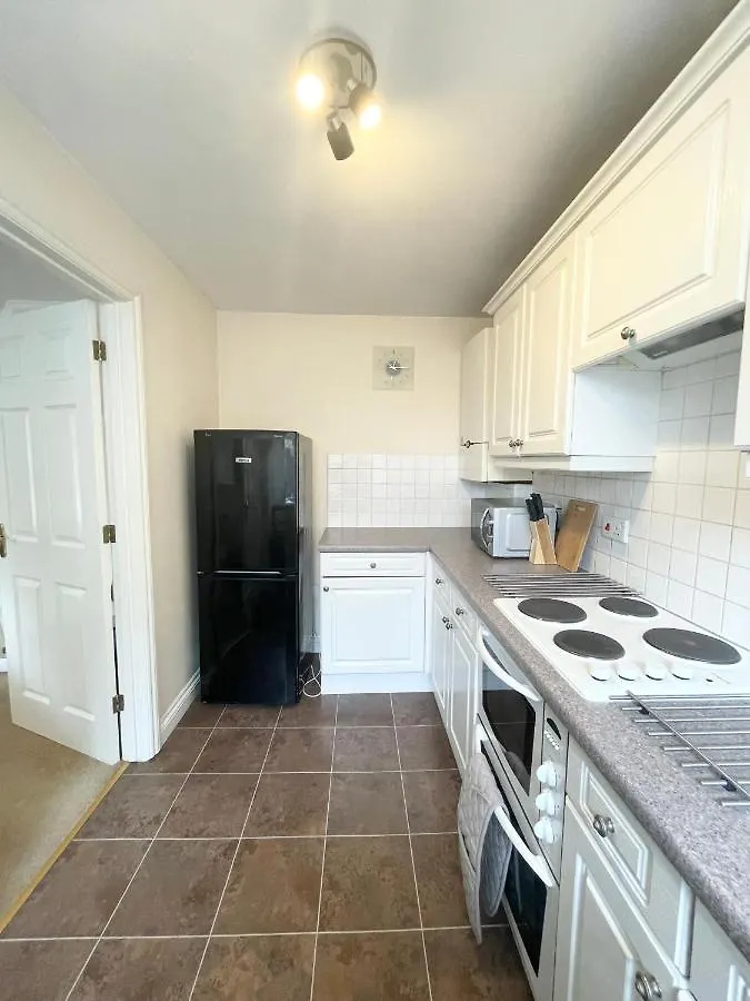 Apartment Best Price - Amazing 2 Bed 2 Bath - 4 Singles Or Super King Beds, 10 Min Walk To City Centre, 5 Minute Walk To Mayflower Theatre, Smart Tv, Ensuite, Balcony, Free Parking Southampton