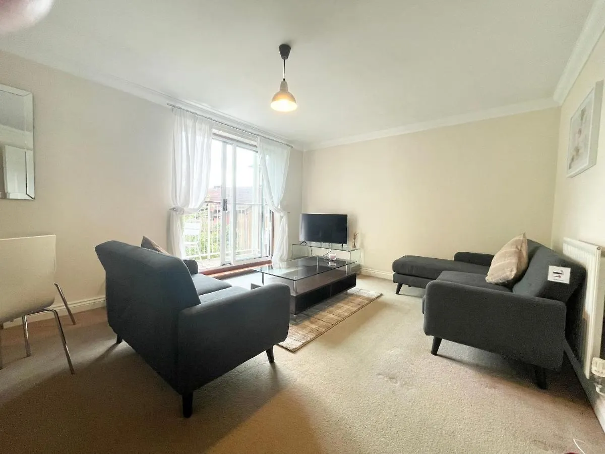 Best Price - Amazing 2 Bed 2 Bath - 4 Singles Or Super King Beds, 10 Min Walk To City Centre, 5 Minute Walk To Mayflower Theatre, Smart Tv, Ensuite, Balcony, Free Parking Southampton United Kingdom