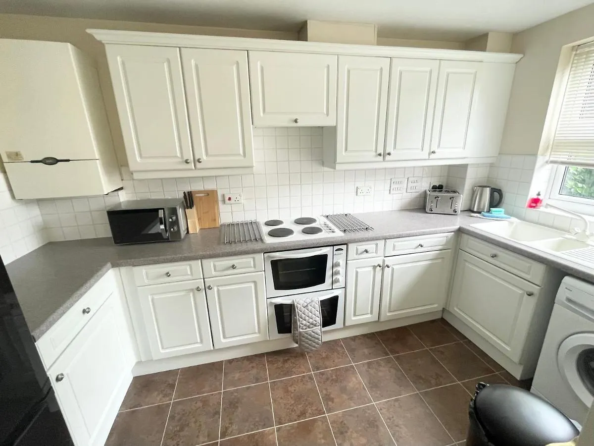 Best Price - Amazing 2 Bed 2 Bath - 4 Singles Or Super King Beds, 10 Min Walk To City Centre, 5 Minute Walk To Mayflower Theatre, Smart Tv, Ensuite, Balcony, Free Parking Southampton United Kingdom